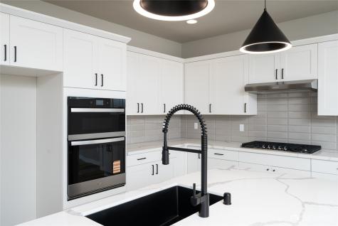 2401 SW Ridgeway Drive Oak Harbor WA 98277