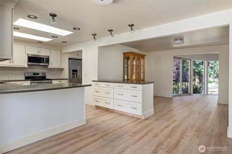 984 SW 6th Avenue Oak Harbor WA 98277