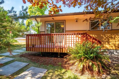 984 SW 6th Avenue Oak Harbor WA 98277
