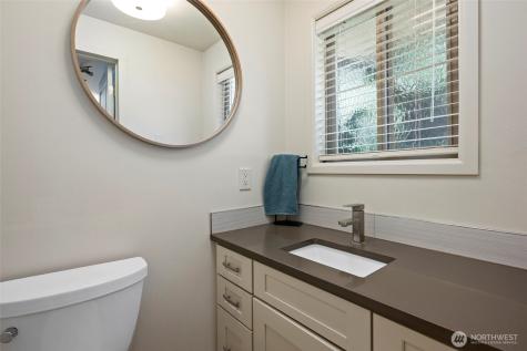 984 SW 6th Avenue Oak Harbor WA 98277