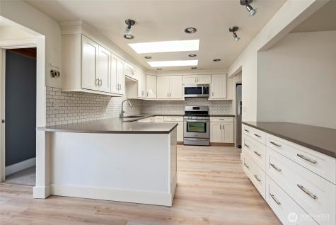 984 SW 6th Avenue Oak Harbor WA 98277