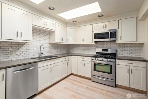 984 SW 6th Avenue Oak Harbor WA 98277