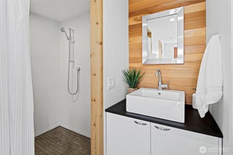 6304 Lakeview Drive Kirkland WA 98033