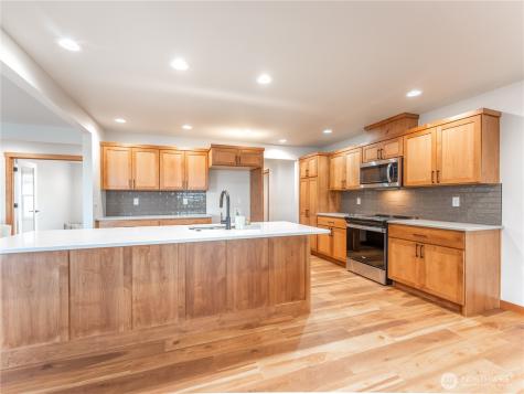 811 N Newport Loop East Wenatchee WA 98802