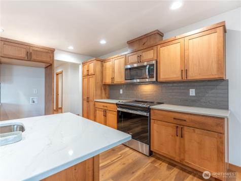 811 N Newport Loop East Wenatchee WA 98802