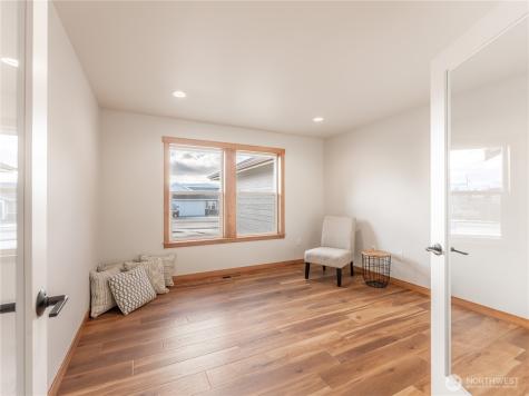 811 N Newport Loop East Wenatchee WA 98802