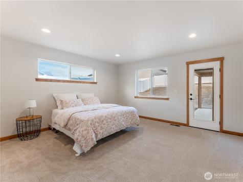 811 N Newport Loop East Wenatchee WA 98802