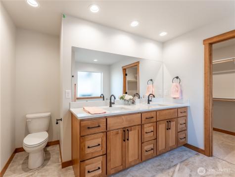 811 N Newport Loop East Wenatchee WA 98802