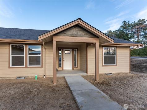 811 N Newport Loop East Wenatchee WA 98802