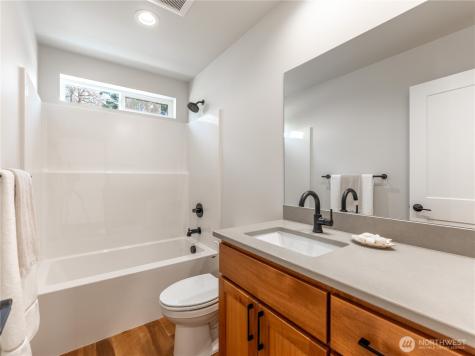 811 N Newport Loop East Wenatchee WA 98802