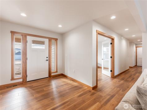 811 N Newport Loop East Wenatchee WA 98802