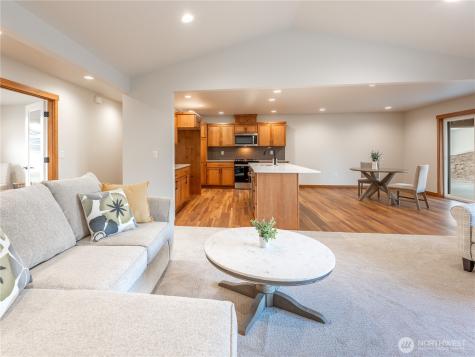 811 N Newport Loop East Wenatchee WA 98802