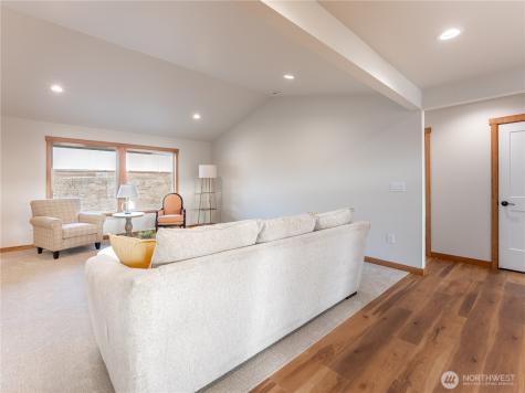 811 N Newport Loop East Wenatchee WA 98802