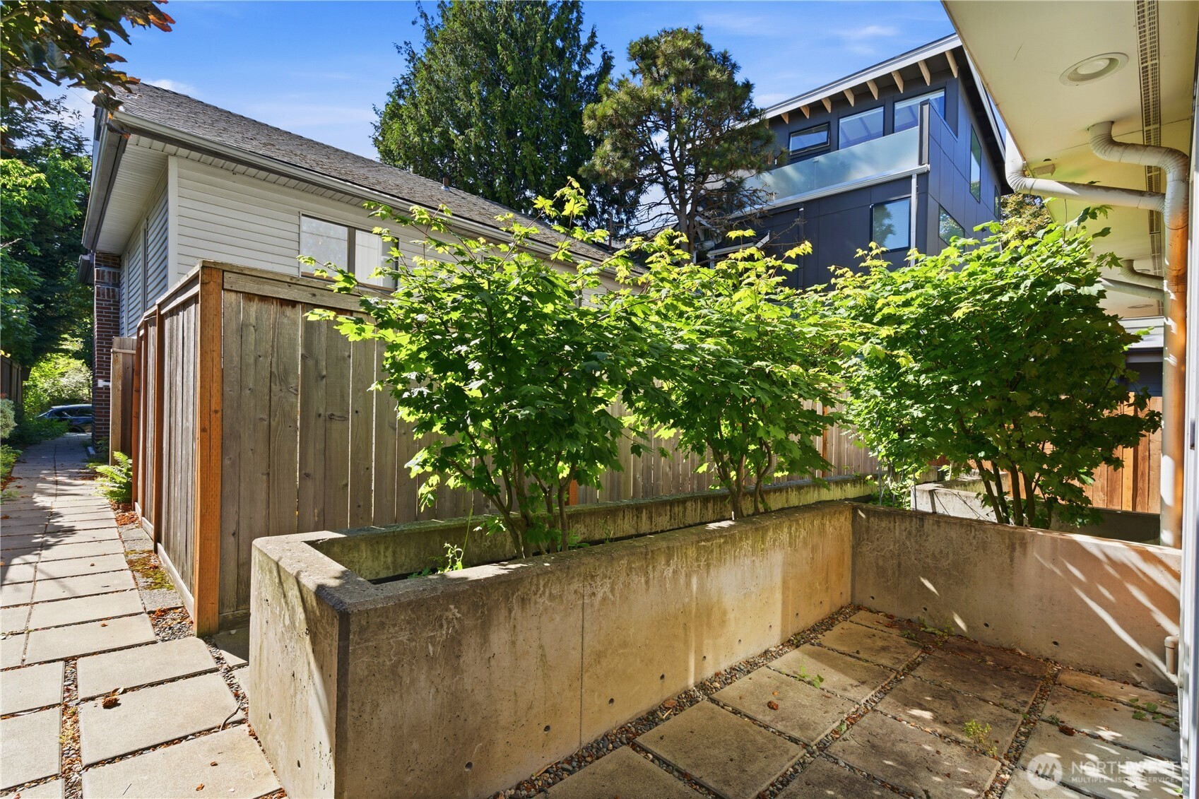 4008 Linden Ave N Seattle WA 98103