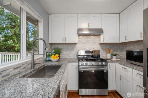 21239 NE 10th Place Sammamish WA 98074