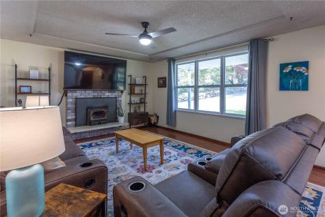 1986 Peacock Lane Oak Harbor WA 98277