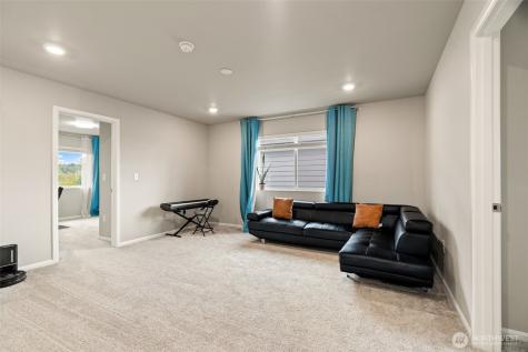 1304 32nd Street NW Puyallup WA 98371