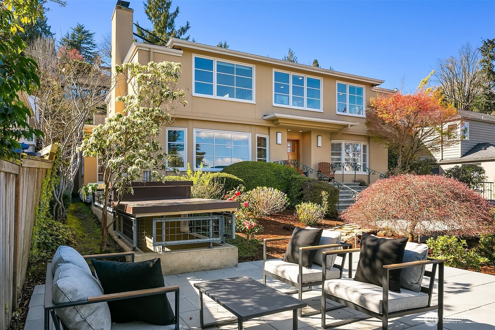 453 Mcgilvra Boulevard E Seattle WA 98112