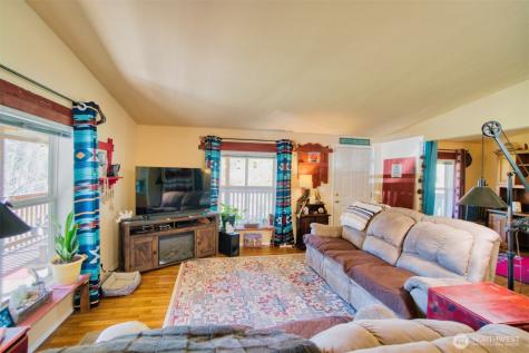 404 Meade Hill Road Glenoma WA 98336