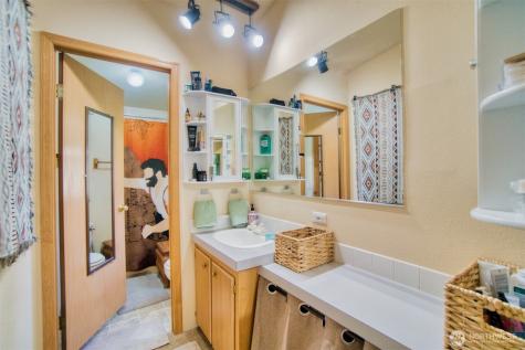 404 Meade Hill Road Glenoma WA 98336
