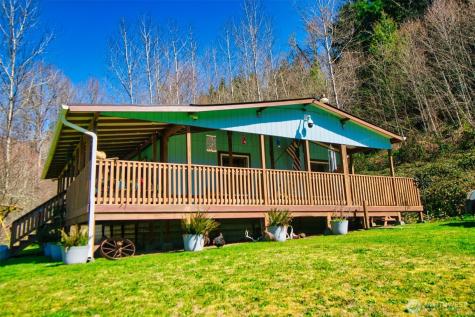 404 Meade Hill Road Glenoma WA 98336
