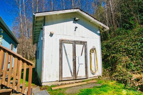 404 Meade Hill Road Glenoma WA 98336