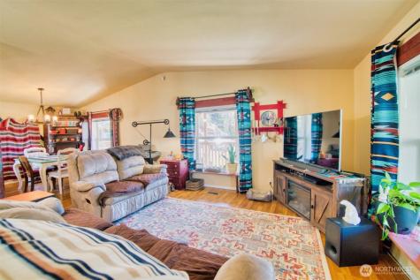 404 Meade Hill Road Glenoma WA 98336