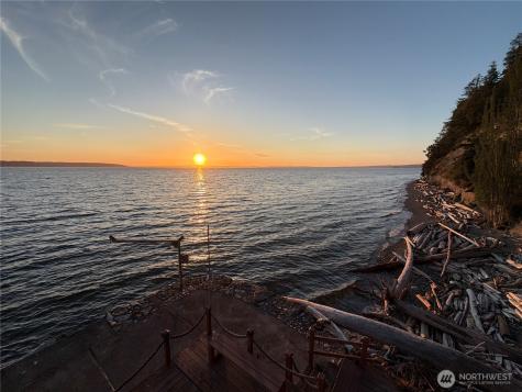 1085 Rockaway Lane Camano Island WA 98282