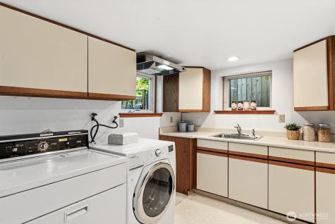 2514 Lake Park Drive S Seattle WA 98144