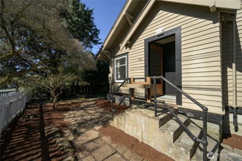 1502 E Maplewood Avenue Bellingham WA 98225