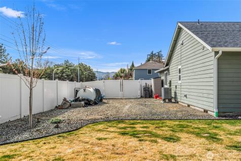 1989 4th St SE East Wenatchee WA 98802
