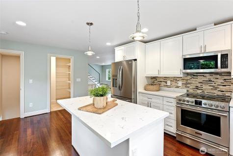 8180 NE West Port Madison Road Bainbridge Island WA 98110