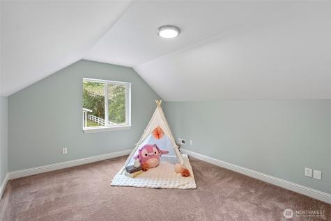 8180 NE West Port Madison Road Bainbridge Island WA 98110