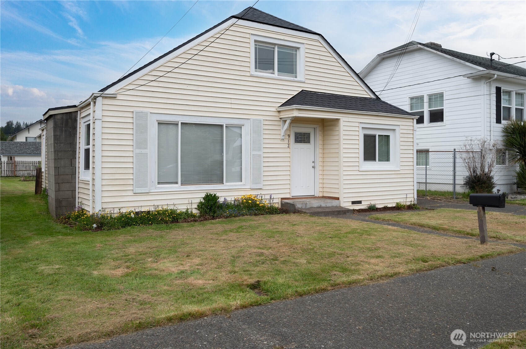 912 1st Street Hoquiam WA 98550