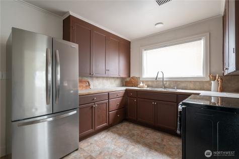 912 1st Street Hoquiam WA 98550
