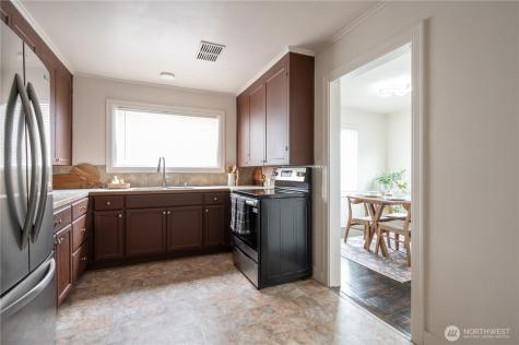 912 1st Street Hoquiam WA 98550