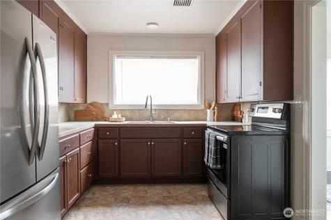 912 1st Street Hoquiam WA 98550