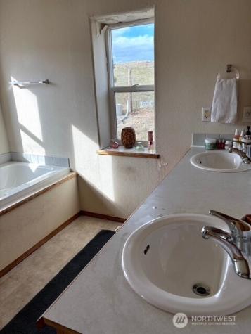 1579 Pine Creek Tonasket WA 98855