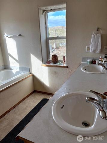 1579 Pine Creek Tonasket WA 98855