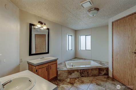 1706 Twin Peaks Drive Wenatchee WA 98801