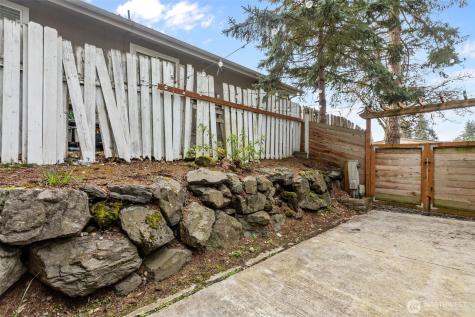 2402 S 370th Place Federal Way WA 98003