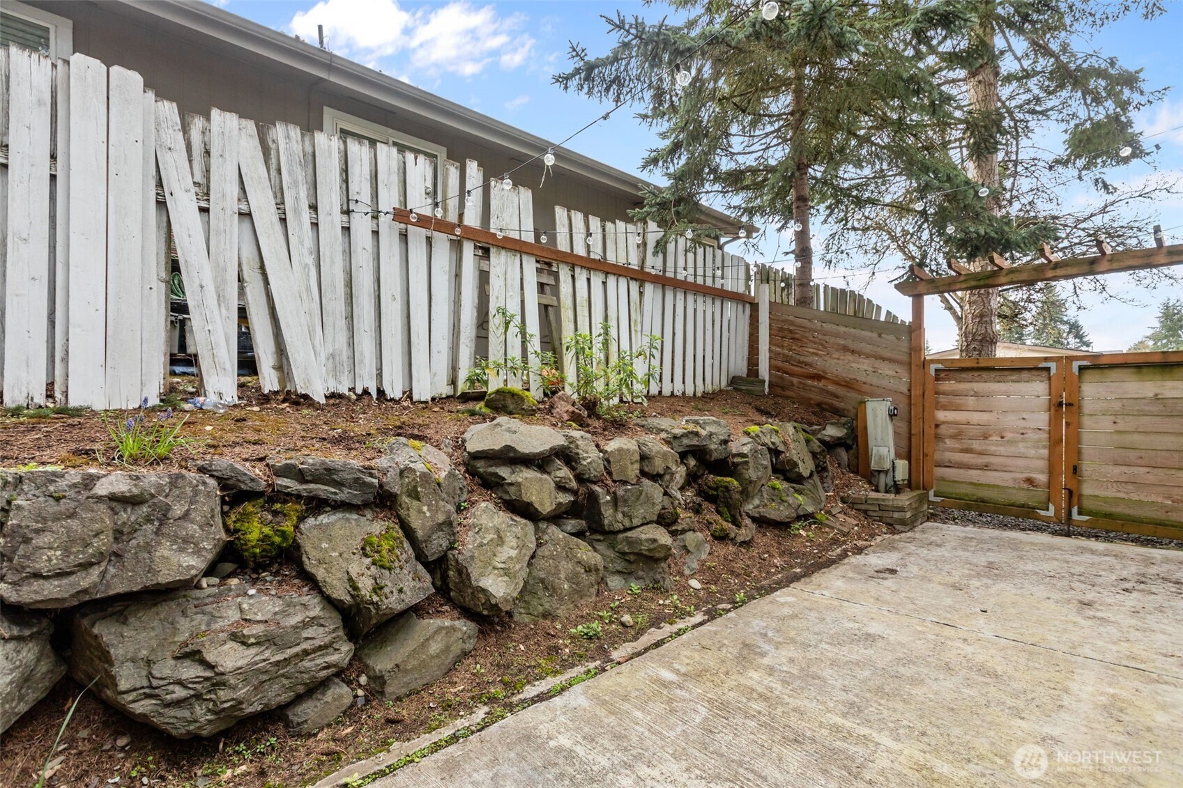 2402 S 370th Place Federal Way WA 98003