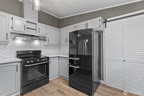 2402 S 370th Place Federal Way WA 98003