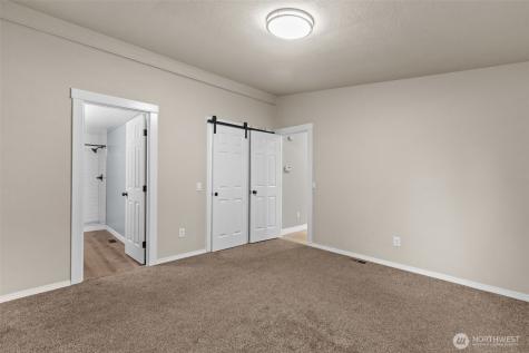 2402 S 370th Place Federal Way WA 98003
