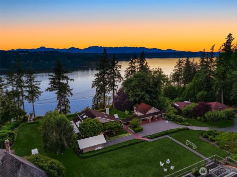 7761 Hansen Road NE Bainbridge Island WA 98110