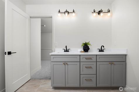 225 N 54th Place Mount Vernon WA 98273