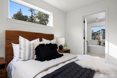 225 N 54th Place Mount Vernon WA 98273