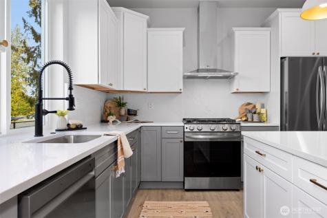 225 N 54th Place Mount Vernon WA 98273