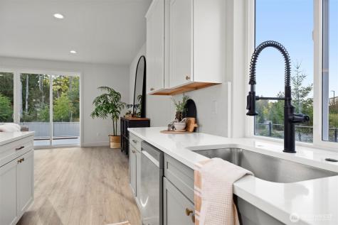 225 N 54th Place Mount Vernon WA 98273