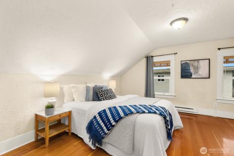 4207 SW Manning Street Seattle WA 98116